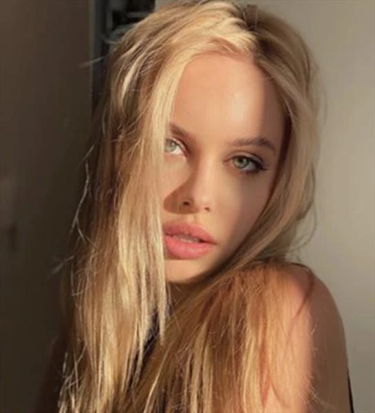 Ellie Luxe, Escort, Monaco
