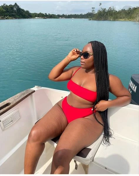 Bella, Escort, Cotonou