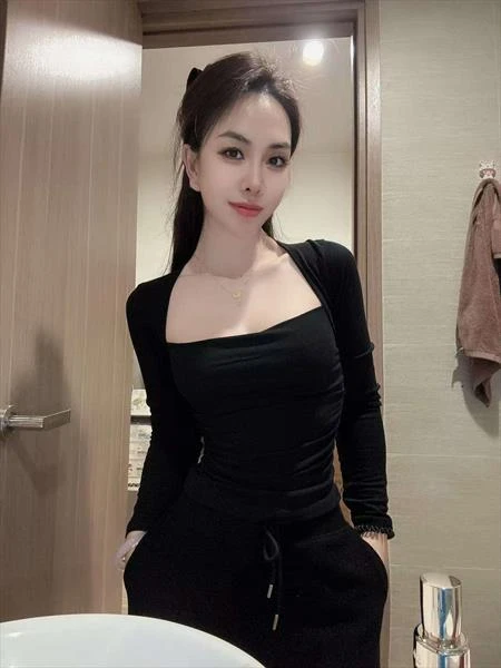 LyLy, Escort, Hanoi