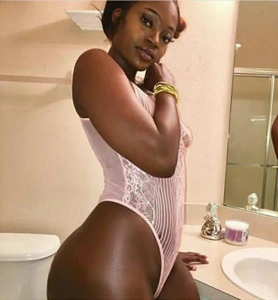 Tessy, Escort, Dakar