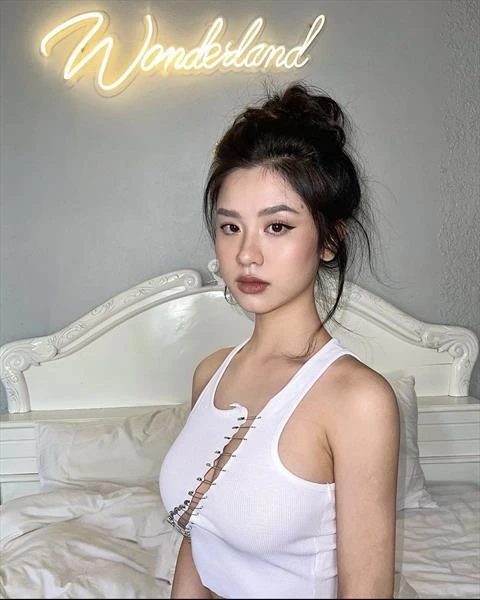 Bella, Escort, Ho Chi Minh City