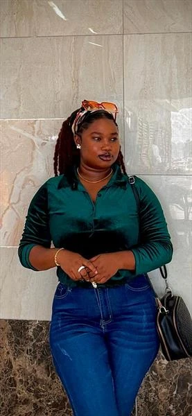 Kim, Escort, Tema