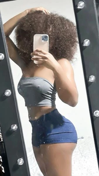 Xsica, Escort, Accra