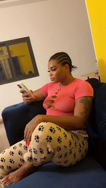 Kim, Escort, Abidjan