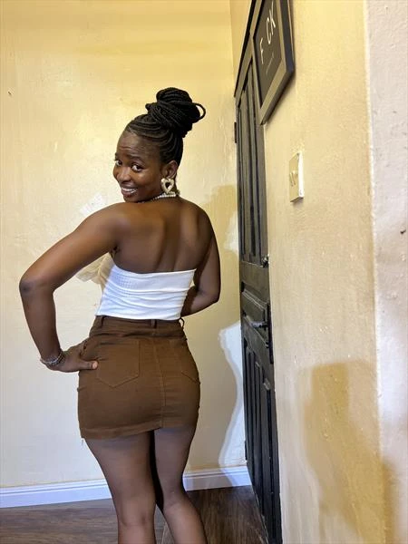 Lulu, Escort, Lagos