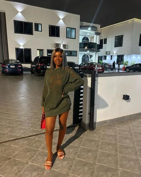 Kira, Escort, Accra