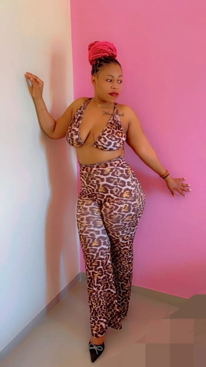 Nicole – South African escort in Bangalore — 2 / 6