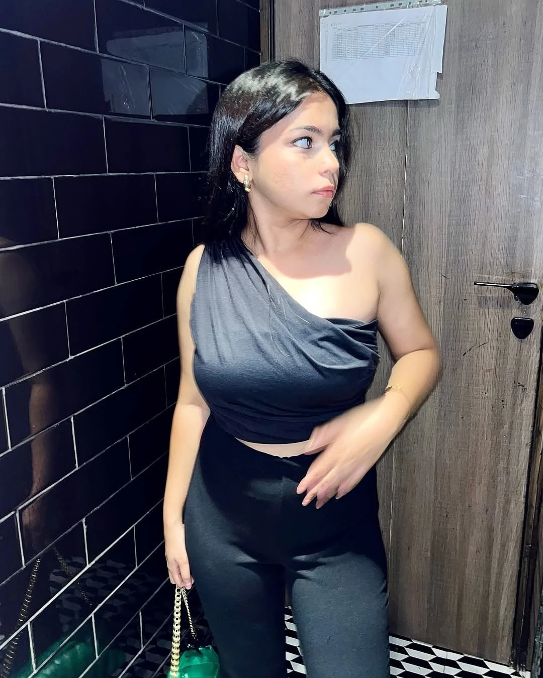 Chavvi – Indian escort in Bangalore — 3 / 8