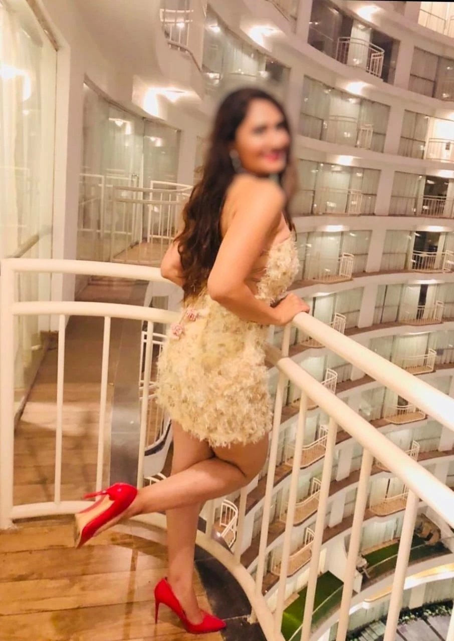 Jeny Available Now in the City – Indian escort in Bangalore — 3 / 5