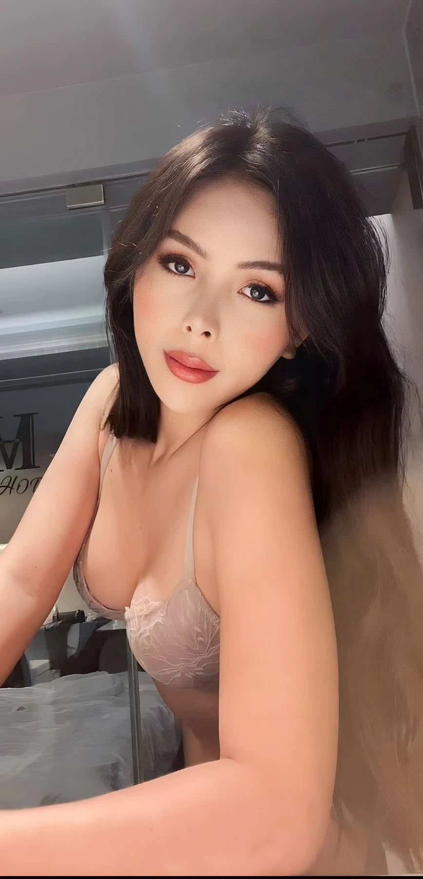 Add me to your naughty list – Spanish escort in Hong Kong, Escort, Hong Kong