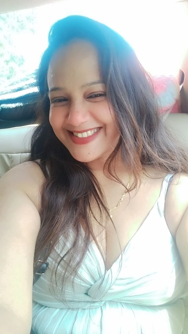 Neha – Indian escort in Bangalore — 2 / 4