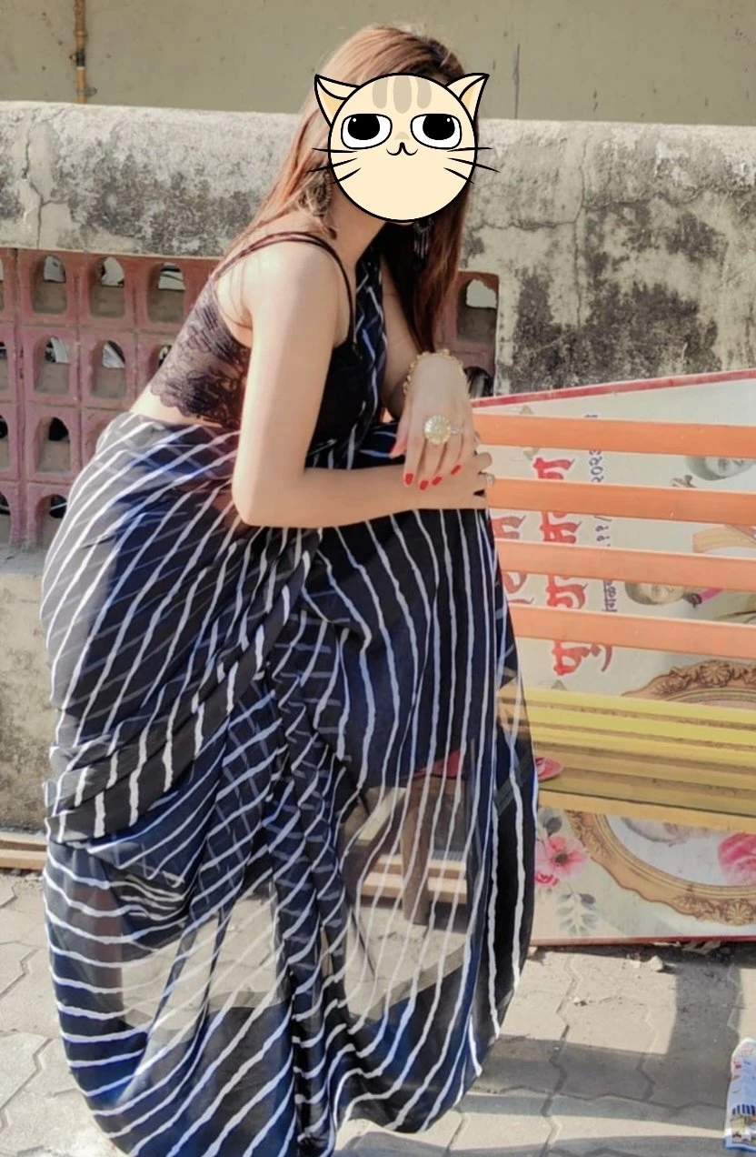 Soniya Real Meet & Cam Show – Indian escort in Bangalore — 3 / 5