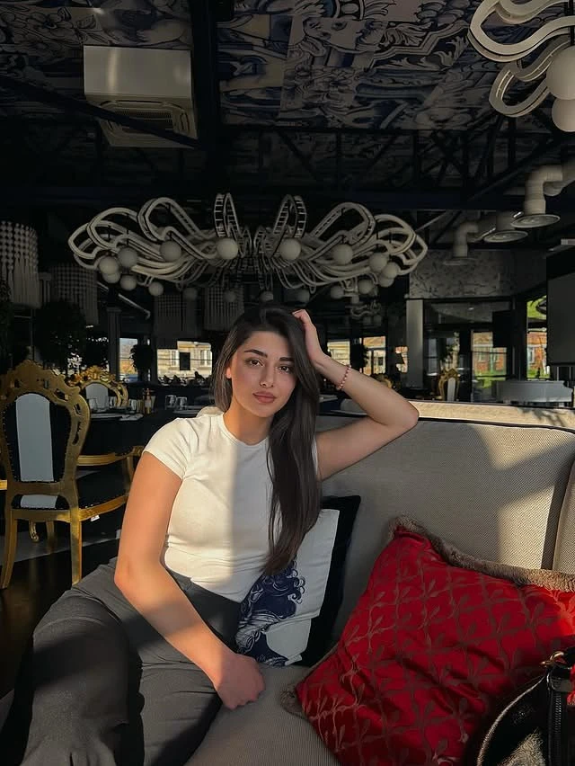 Ananya – Indian escort in Ahmedabad — 3 / 5