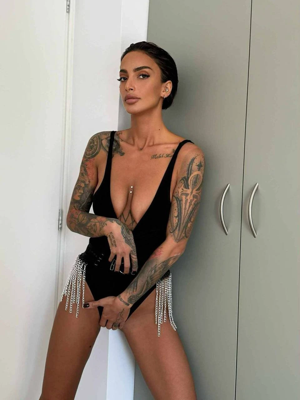 Vivien Seed Swallower – Italian escort in Hong Kong, Escort, Hong Kong