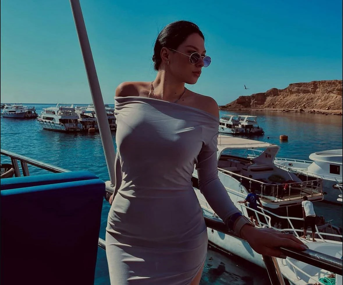 Sara Sex Slave – Belarusian escort in Hong Kong — 3 / 9