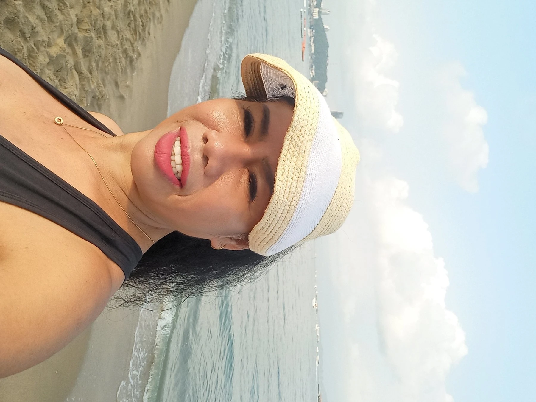 Nana – Thai escort in Hong Kong — 2 / 3