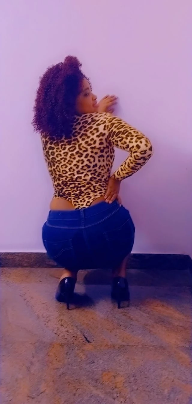 Julie – Ugandan escort in Bangalore — 2 / 3