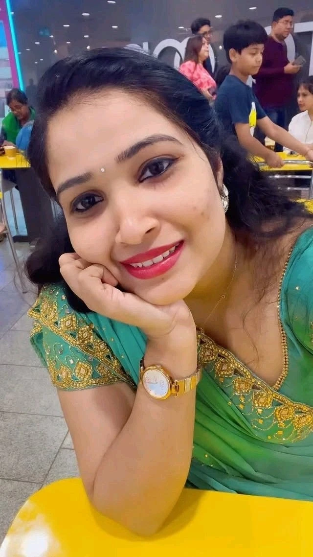 Riya – Indian escort in Ahmedabad — 6 / 7