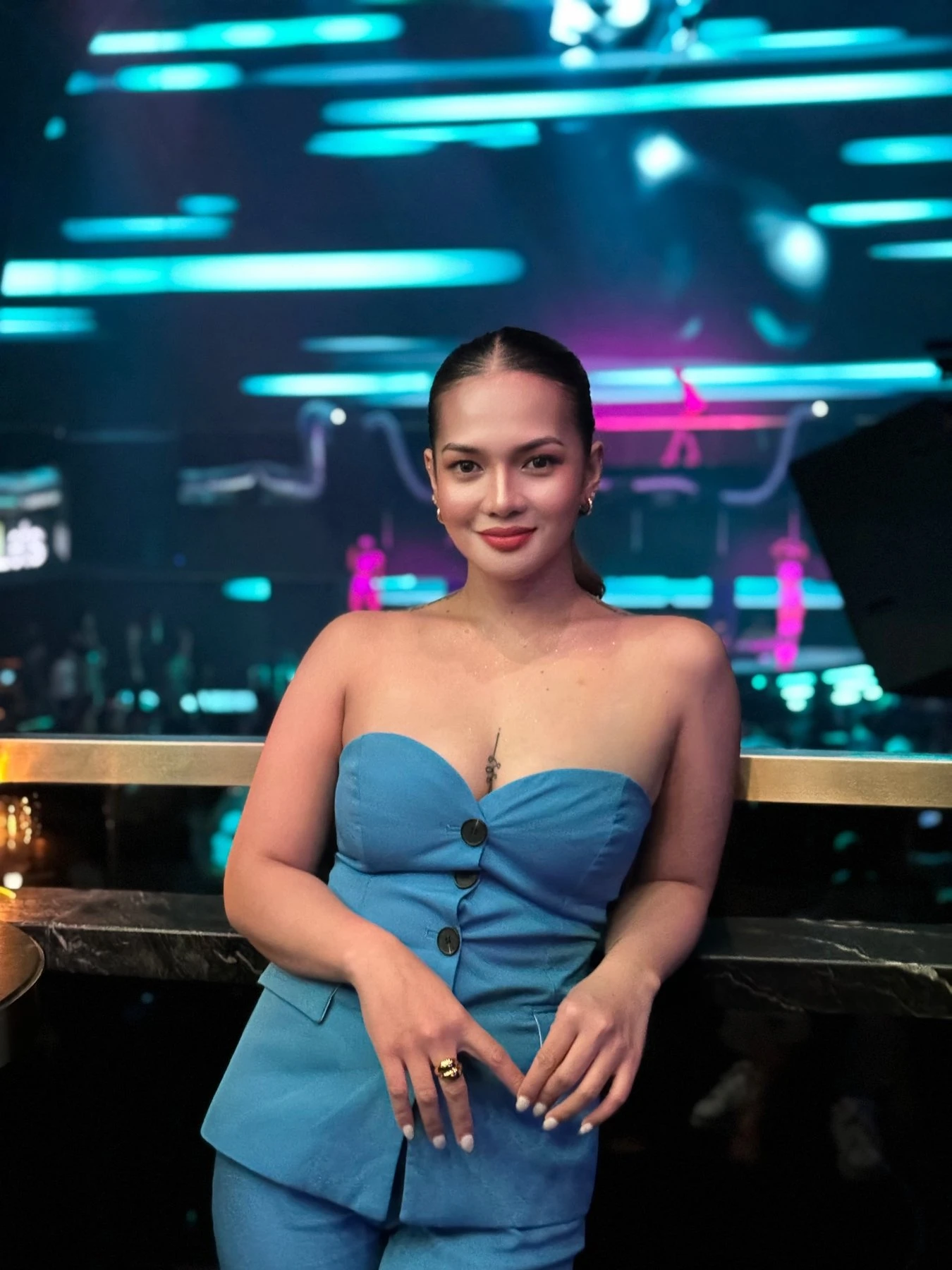Fiorella Bella 24/7 – Filipino escort in Hong Kong — 5 / 7