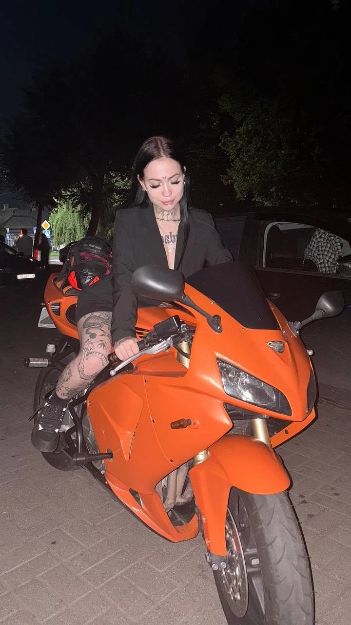 Sonia (Hot Bitch) – Belarusian escort in Hong Kong — 2 / 12