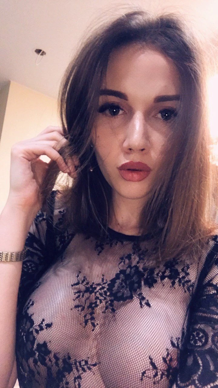 Oksana – Russian escort in Hong Kong — 2 / 6