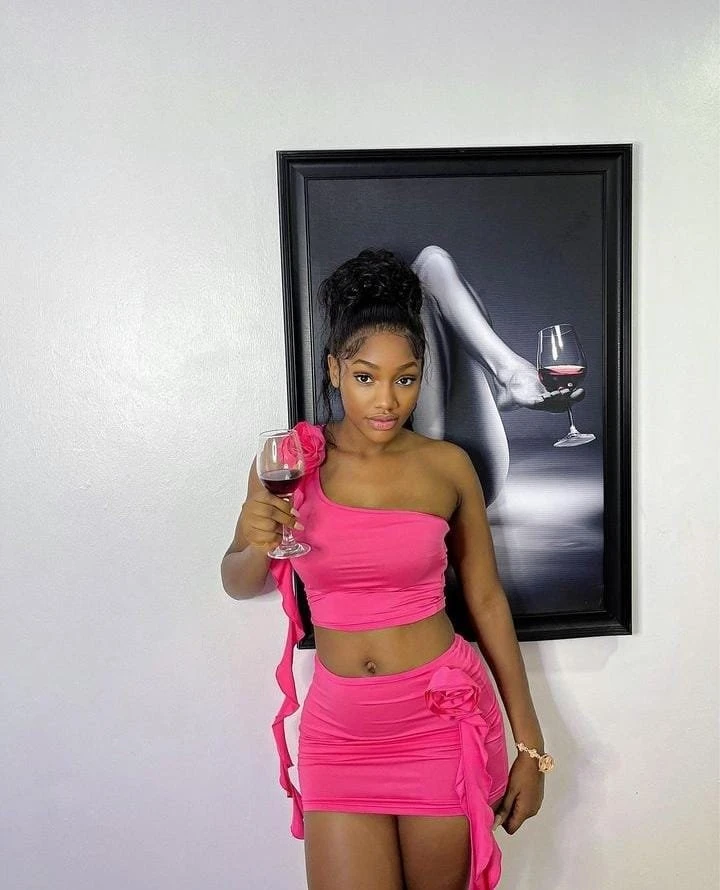 Julie – Kenyan escort in Bangalore — 2 / 5