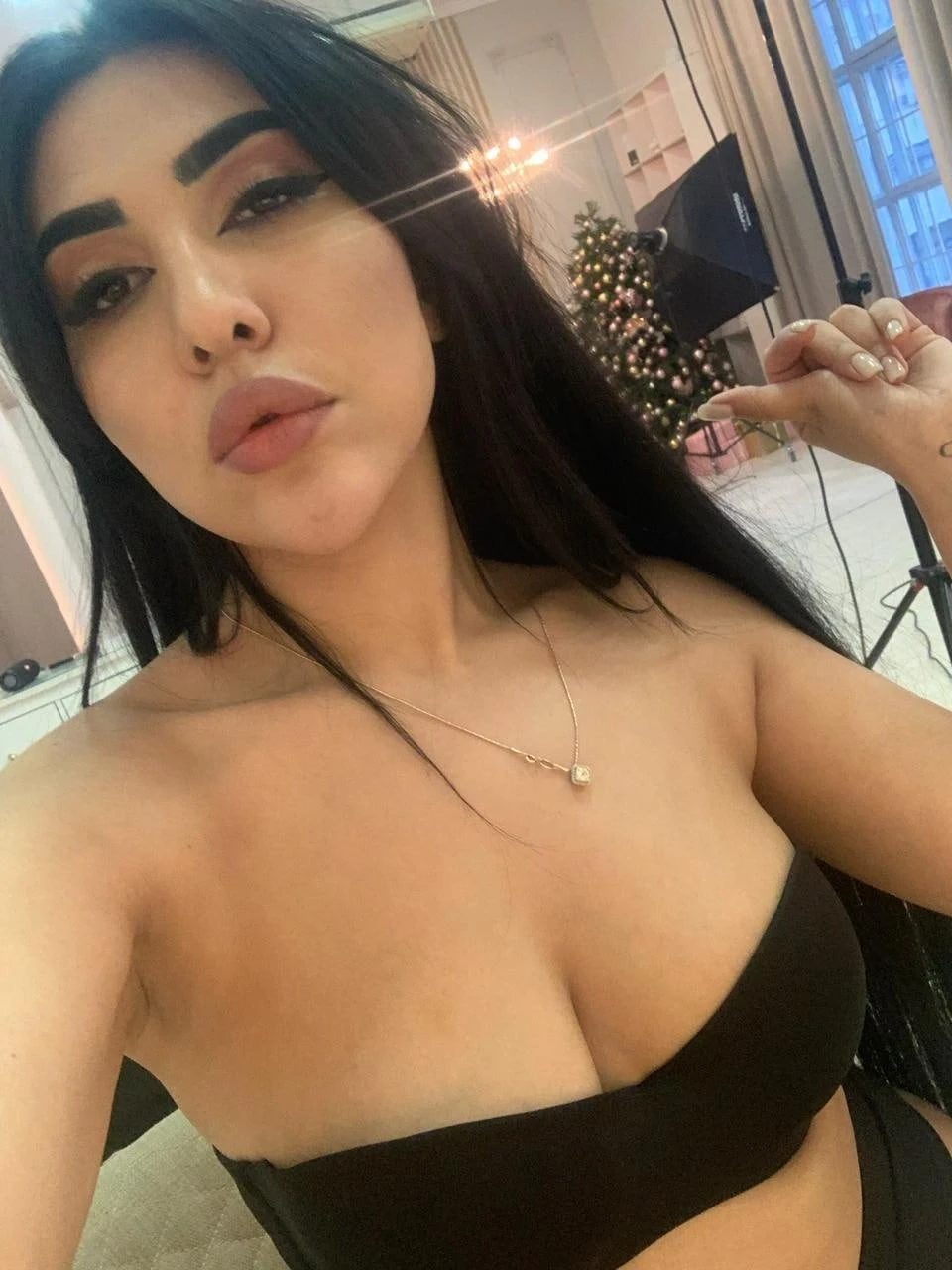 Banu Suck Star – Russian escort in Hong Kong — 5 / 10