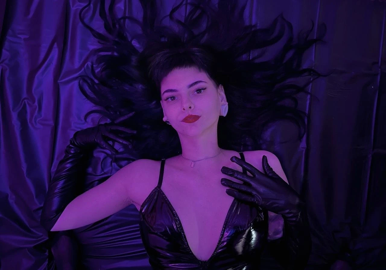 Zoe Miller – Hungarian dominatrix in Budapest — 2 / 8