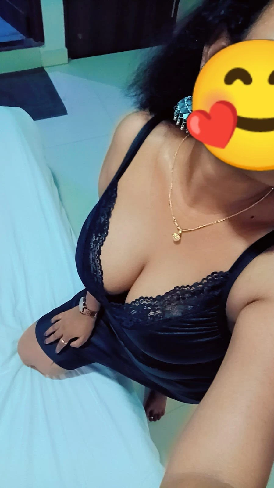 Shaily Here – escort in Bangalore — 2 / 3