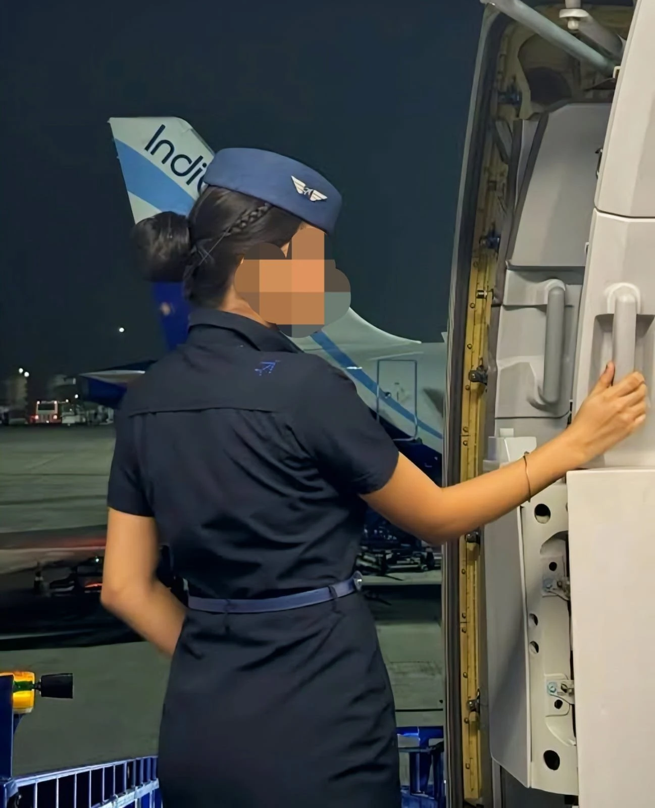 Indigo Airhostess. Real Meet. Cam – Indian escort in Bangalore — 4 / 30
