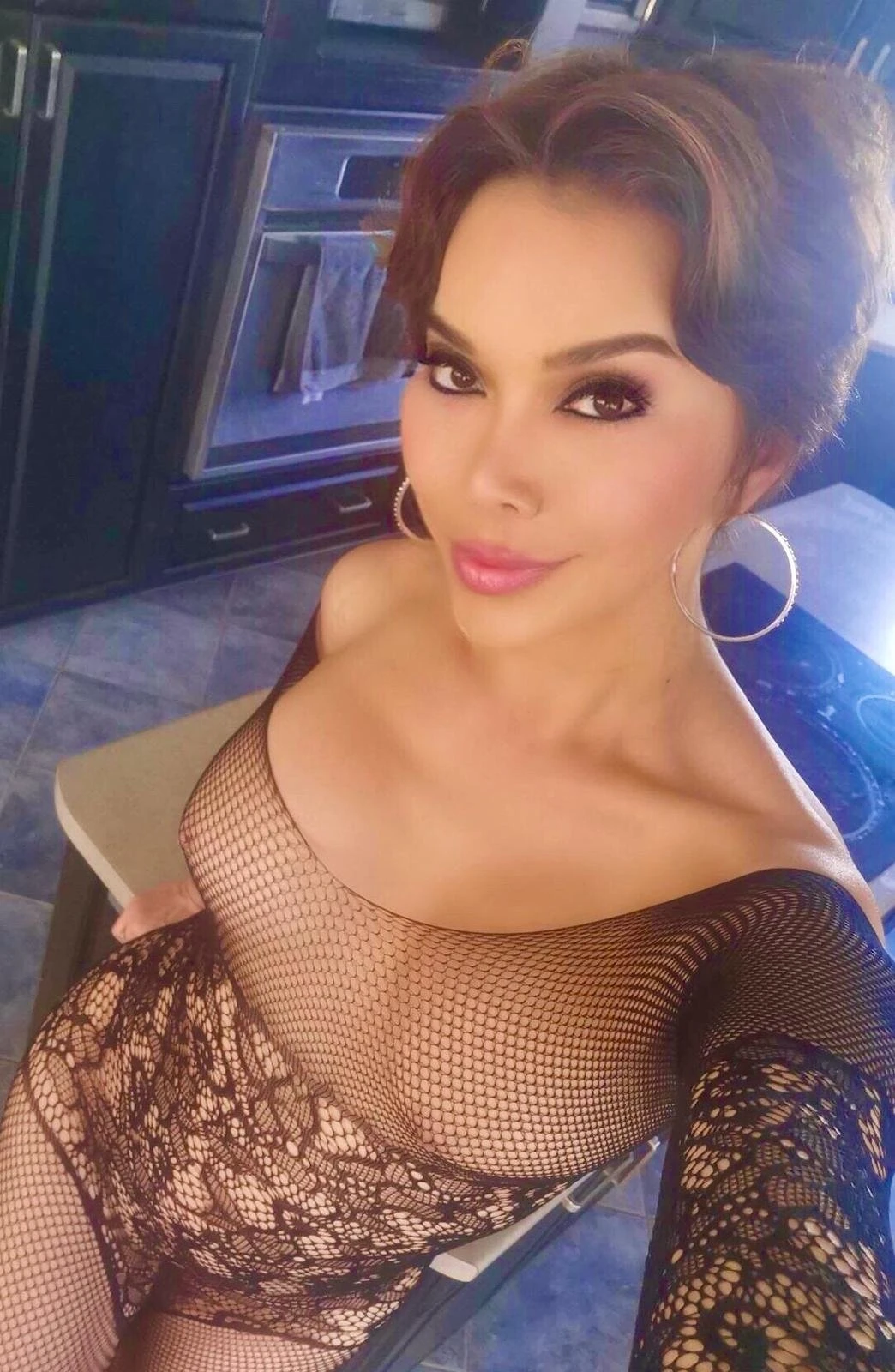 Allie Zeon available @ ONLYFANS – Canadian escort in Baku — 13 / 16