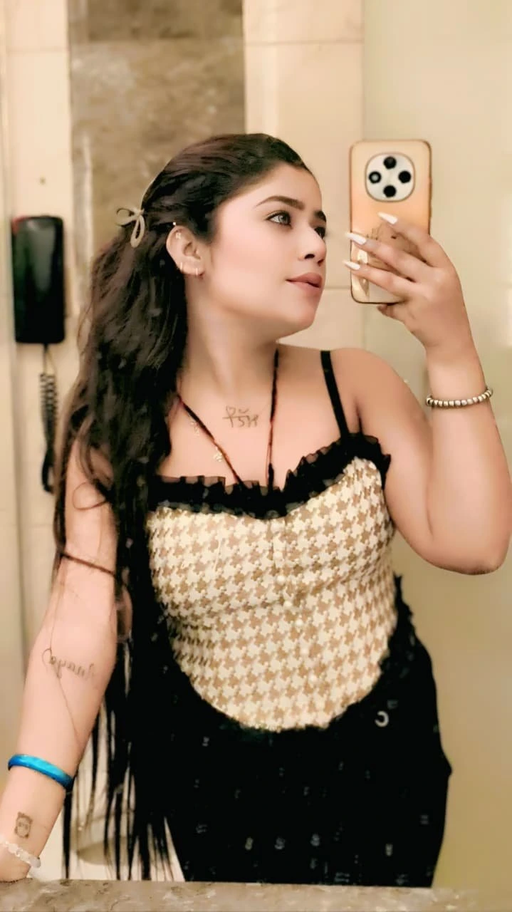 Aysha Angle – Indian escort in Ahmedabad — 11 / 13