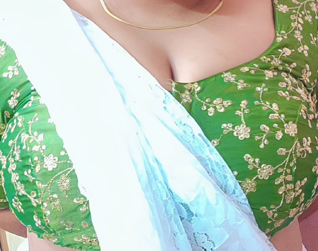 Love Bite Queen (Tamil Cam Show Only) – Indian escort in Coimbatore — 4 / 6