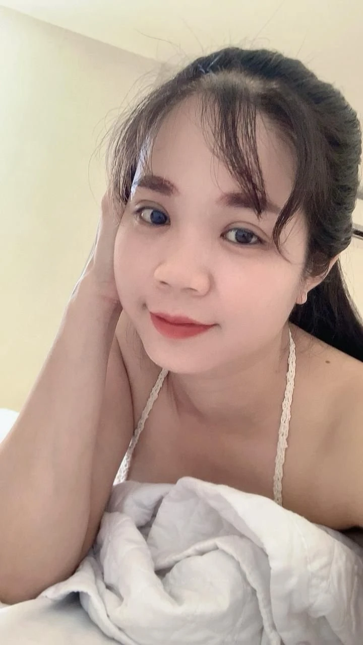 Angelaa – Filipino escort in Tirana — 2 / 5