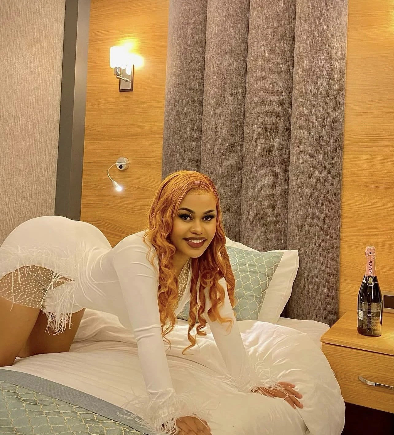 Emmy – Burundian escort in Gurgaon — 2 / 4
