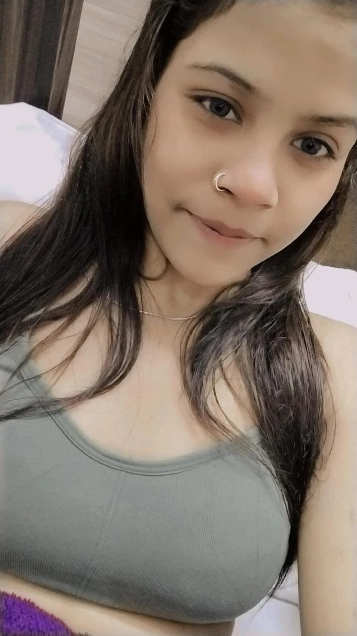 Riya Real Meet & Cam – Indian escort in Bangalore — 2 / 4