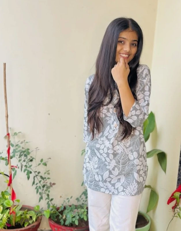 Meenakshi Prajapat – Indian escort in Bangalore — 2 / 3