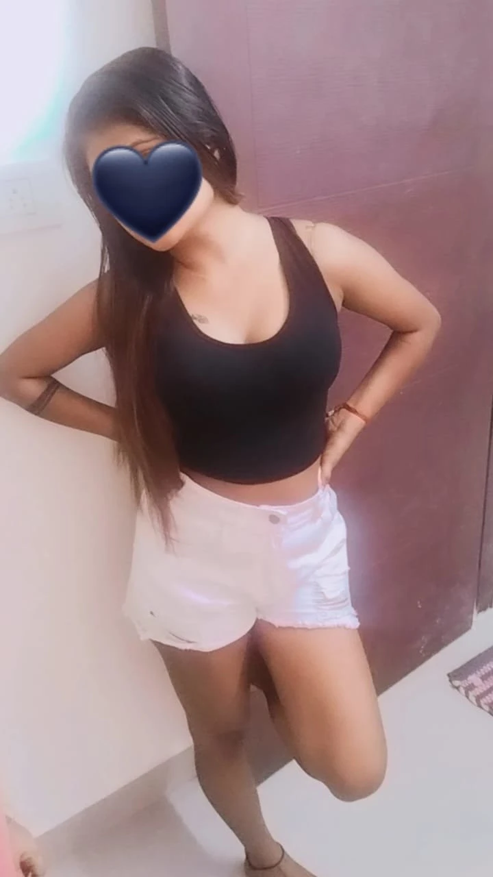 Richa Cam Show or Real Meat – Indian escort in Bangalore — 3 / 4