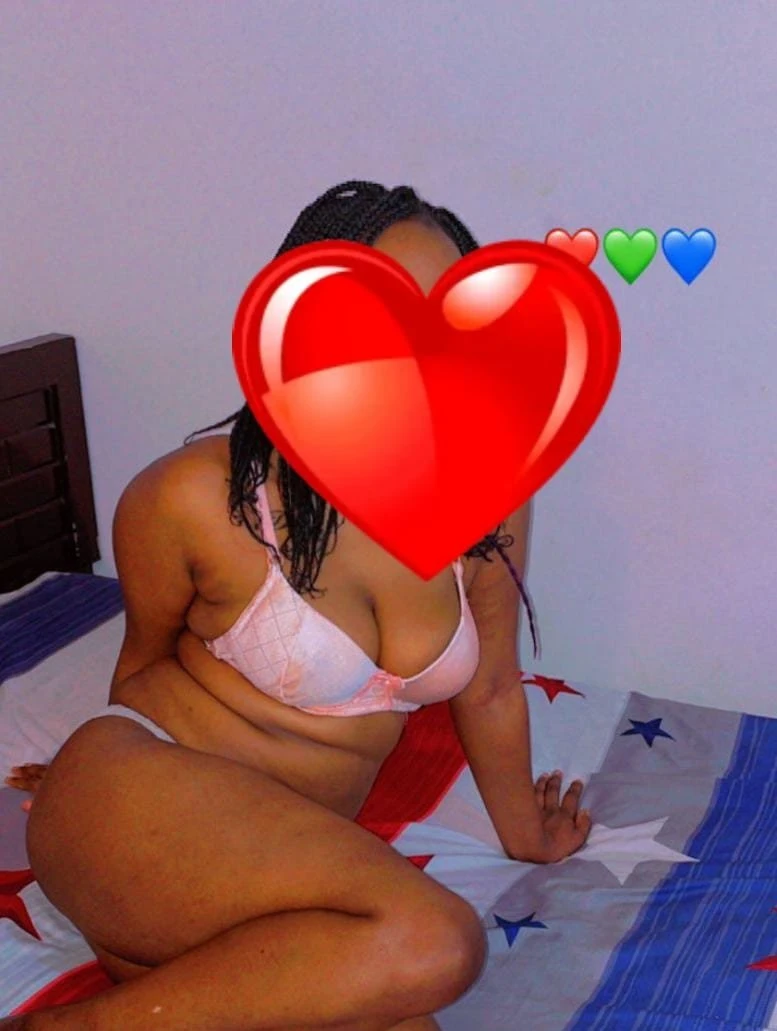 Tasha – Tanzanian adult performer in Chennai — 2 / 7