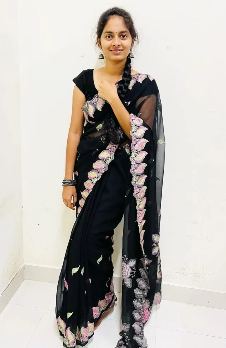 Nenu shanvi idi Live cam show & meeting – Indian escort in Hyderabad — 1 / 4