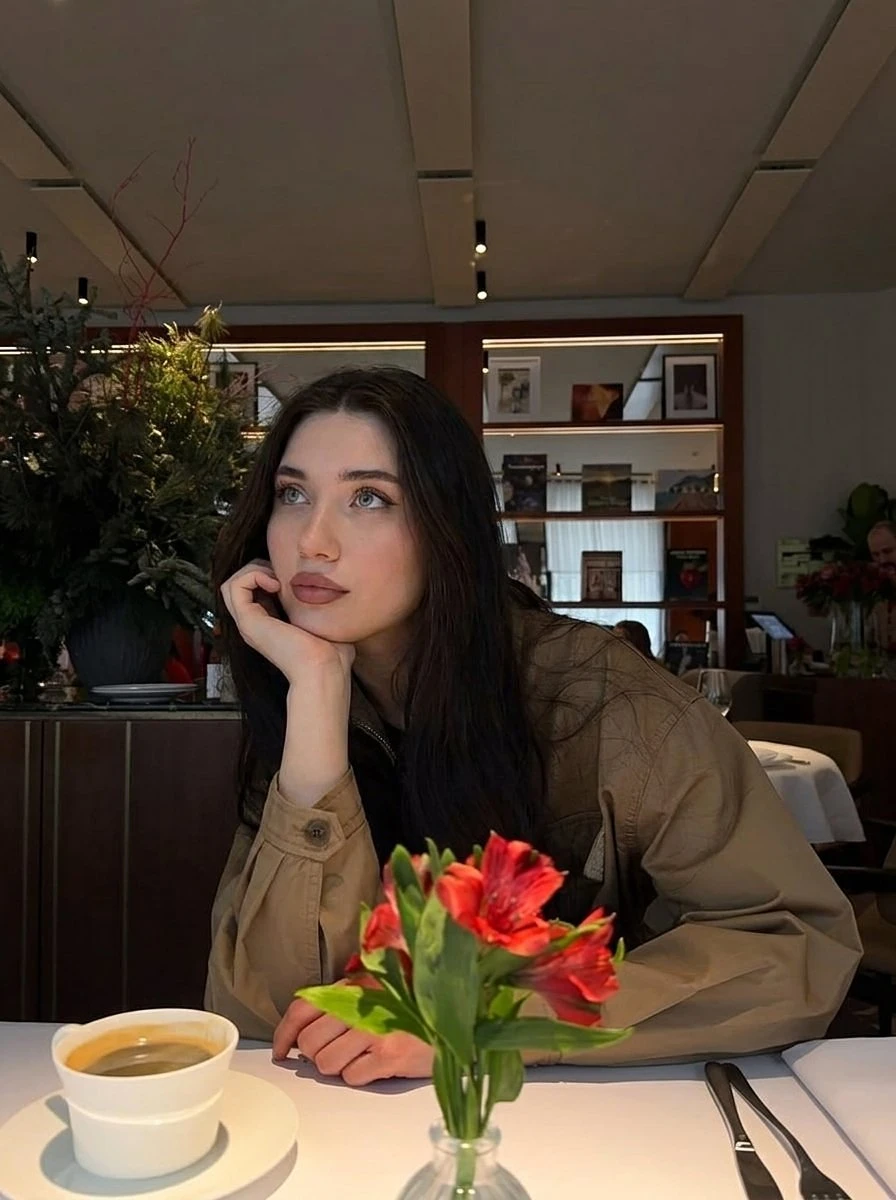 Olivia Plugged Princess – Russian escort in Hong Kong — 5 / 7