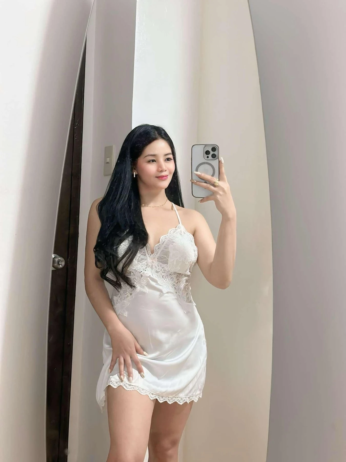 Ashley Babe Real Photos – Thai escort in Hong Kong — 3 / 5