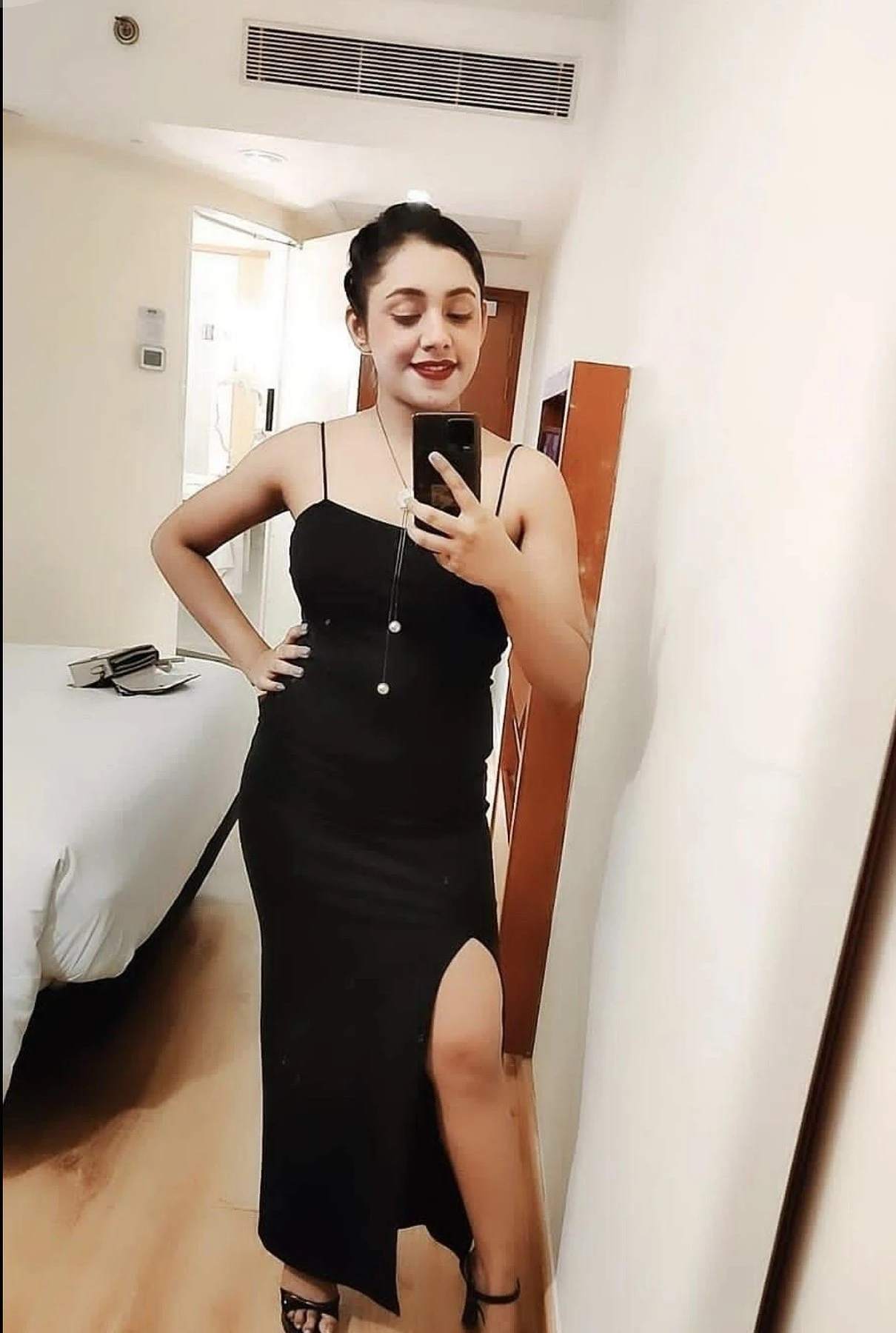 Akshita – Indian escort in Chandigarh — 2 / 4