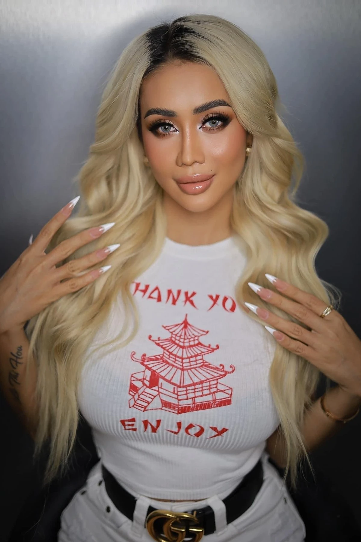 Angela – Vietnamese escort in Hong Kong — 8 / 21