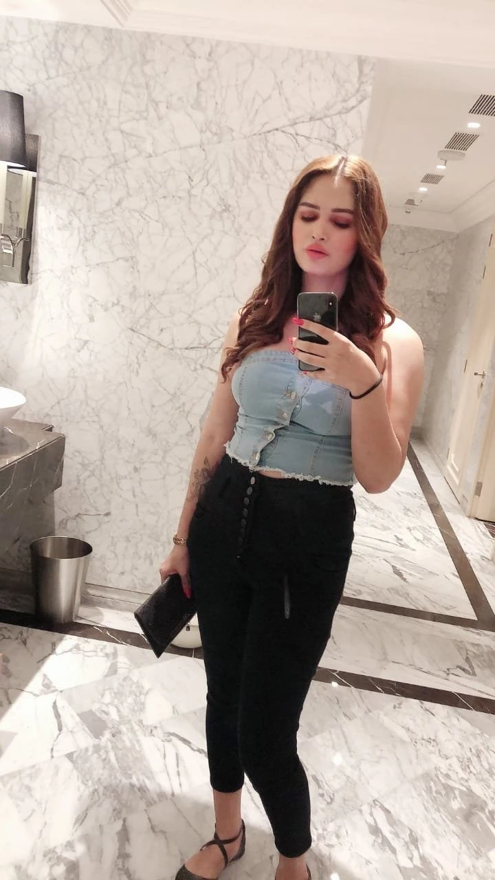 Riya Roy – Indian escort in Bangalore — 1 / 2