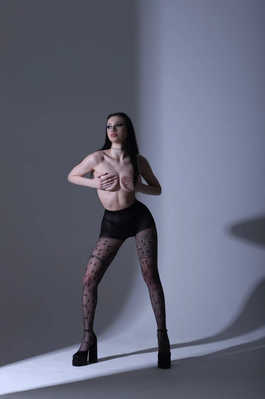 Lucy Pro Gaper – Russian escort in Hong Kong — 9 / 10