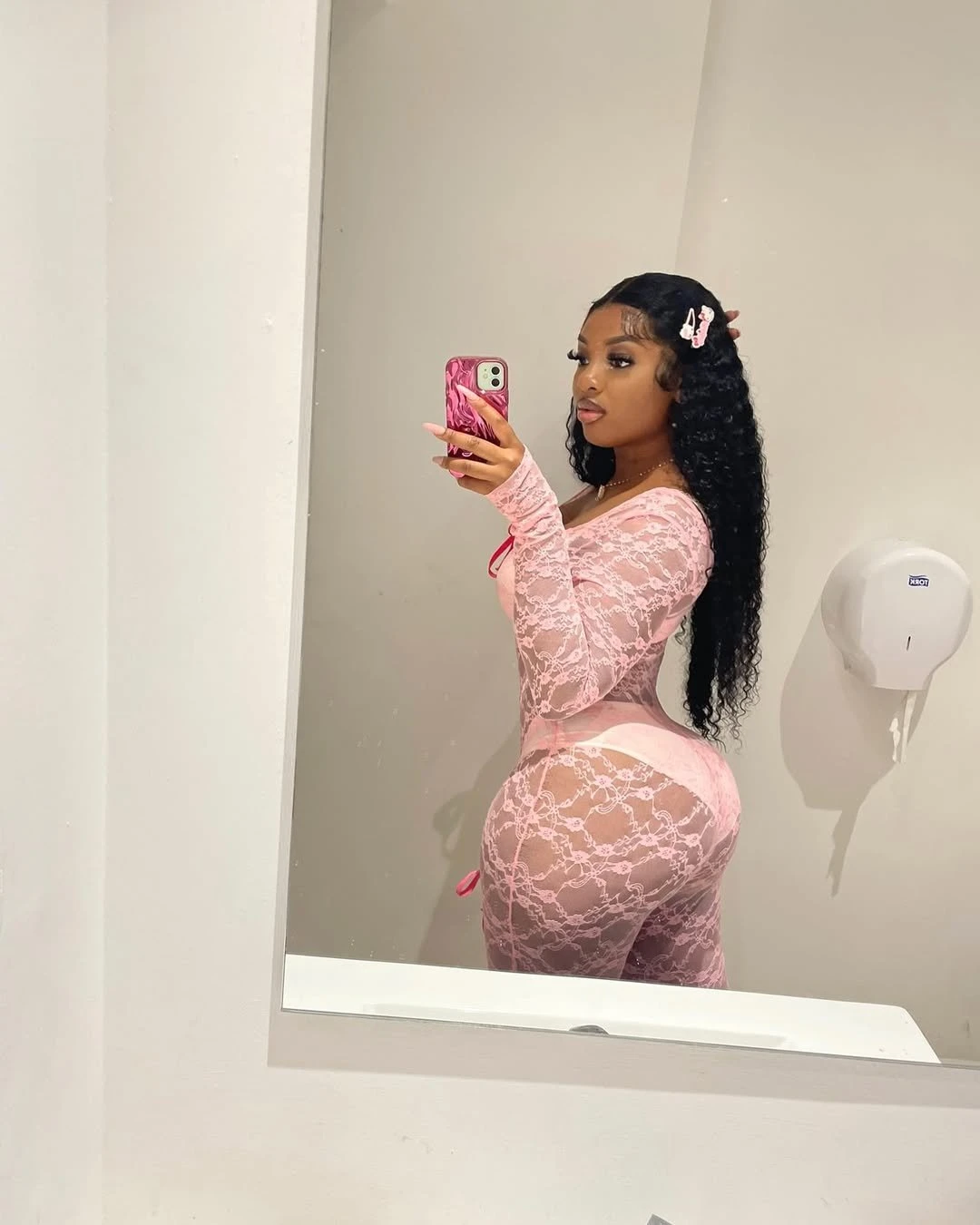 Spice – Liberian escort in Ahmedabad — 4 / 5