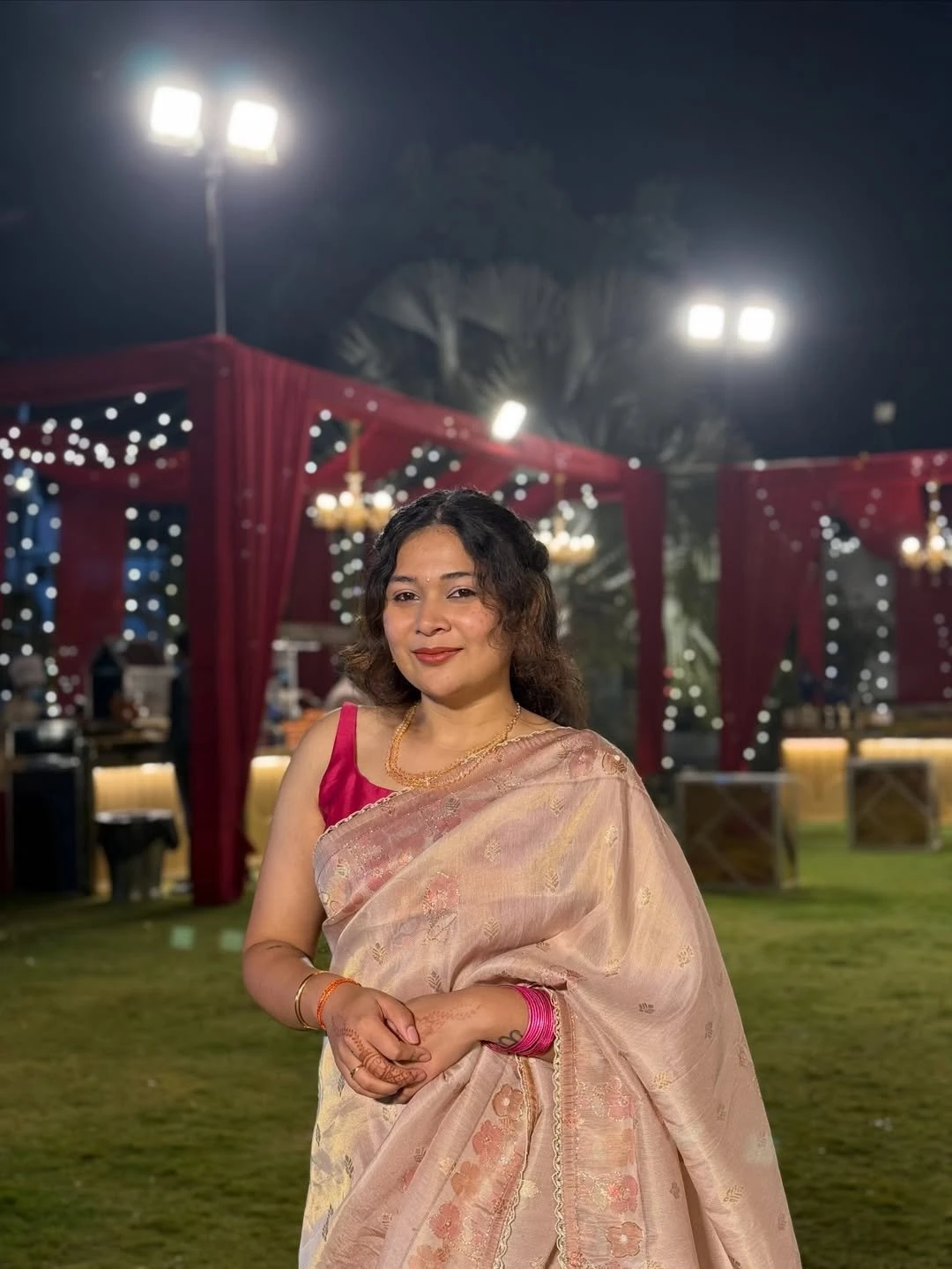 Anushka – Indian escort in Ahmedabad — 4 / 5