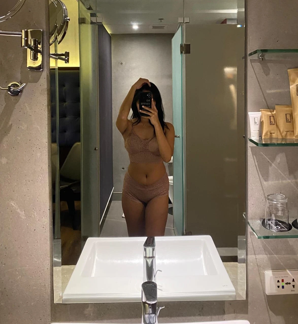 samantha – escort in Hong Kong — 2 / 8