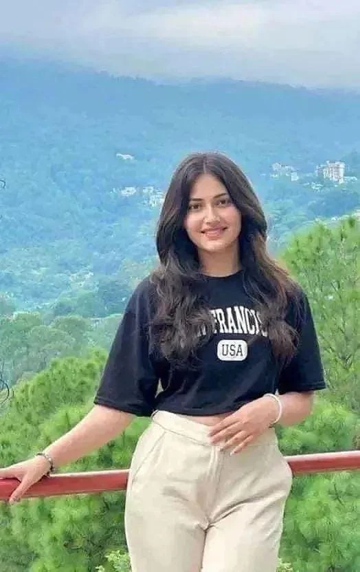 72069m08005 Escort Chandigarh Zirakpur – Indian escort in Chandigarh — 1 / 7